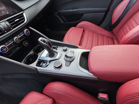 Used 2024 Alfa Romeo Giulia Veloce RWD image 25