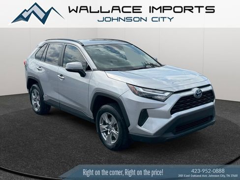 Used 2024 Toyota RAV4 LE AWD/4WD image 7