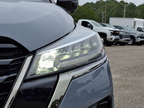 Used 2023 Nissan Kicks SR FWD image 9
