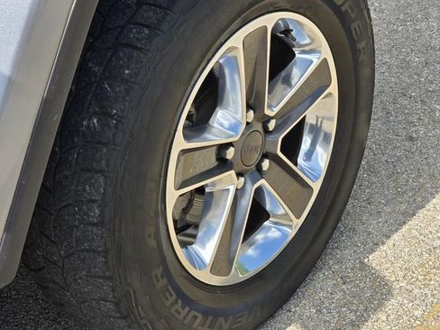 Used 2020 Jeep Wrangler Unlimited Sahara AWD/4WD image 8