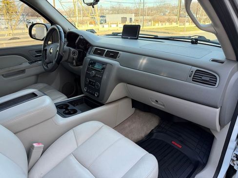 Used 2010 Chevrolet Avalanche LT w/ Suspension Package, Off-Road image 20