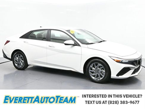 Used 2024 Hyundai Elantra SEL FWD image 1