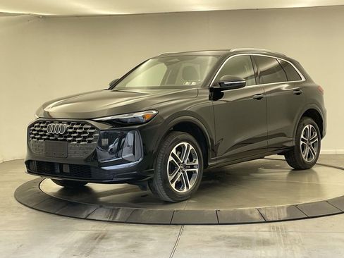 Certified 2025 Audi Q5 Premium w/ Convenience Package image 1