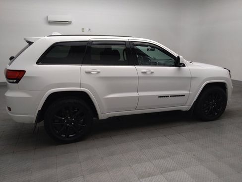 Used 2017 Jeep Grand Cherokee Altitude AWD/4WD image 10