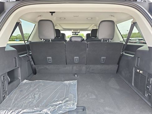 New 2025 Lincoln Navigator L Reserve AWD/4WD image 8