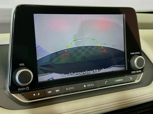 Used 2025 Nissan Rogue SV image 16