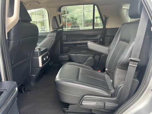 Used 2024 Ford Expedition XLT RWD image 12