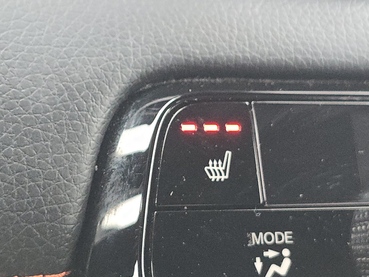 Used 2025 Honda Pilot Sport image 4