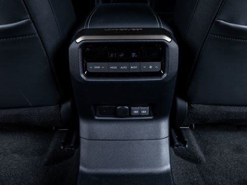 Used 2025 Toyota Land Cruiser image 33