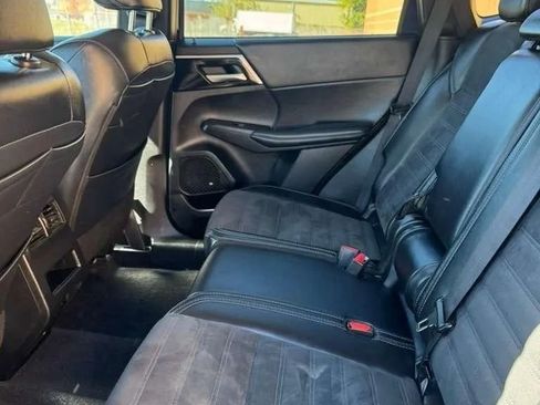 Used 2024 Mitsubishi Outlander SE AWD/4WD image 12