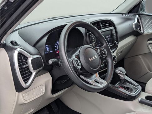 Certified 2022 Kia Soul LX image 12
