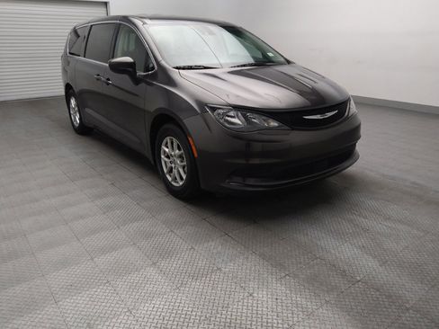 Used 2023 Chrysler Voyager LX FWD image 13
