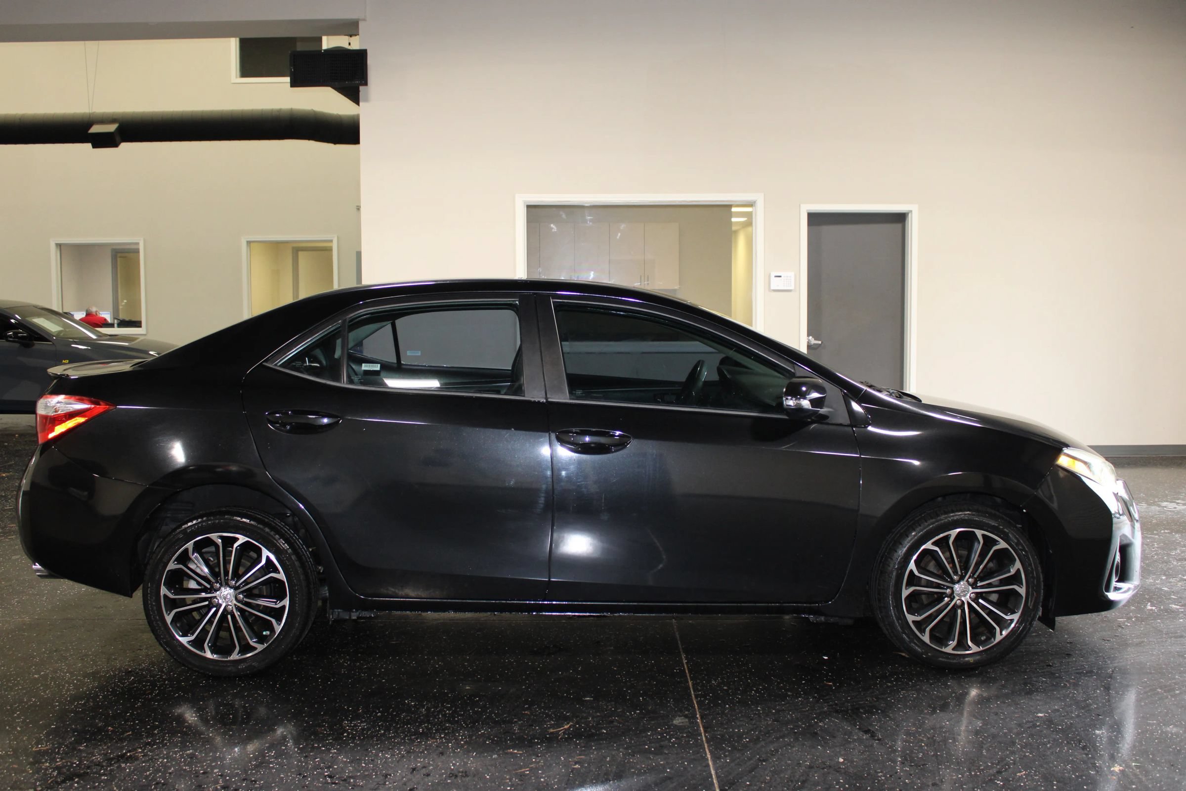 Used 2014 Toyota Corolla S Premium FWD image 2