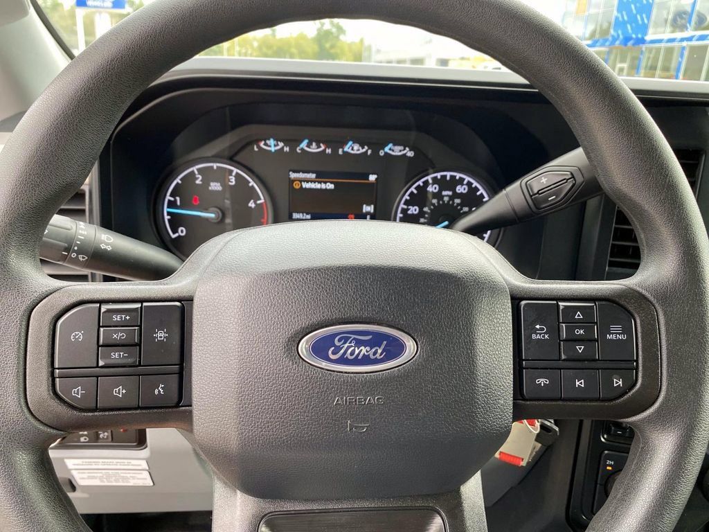Used 2025 Ford F550 4x4 Regular Cab Super Duty image 24