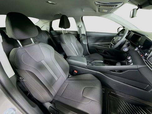 Used 2026 Hyundai Elantra SE FWD image 27