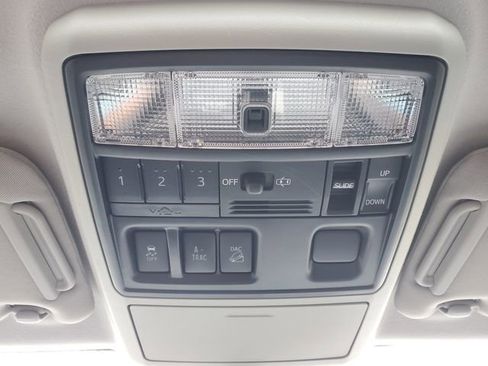 Used 2018 Toyota 4Runner SR5 Premium image 30