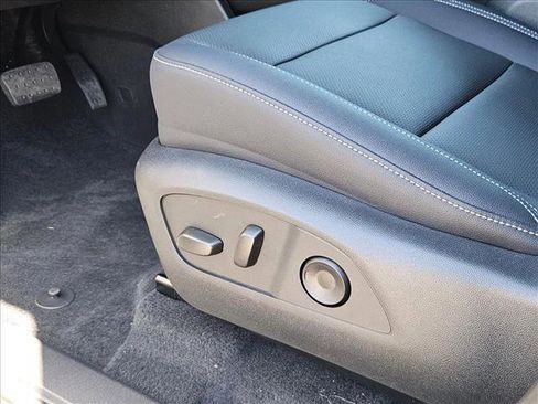 New 2026 Chevrolet Traverse LT w/ Midnight/Sport Edition FWD image 4