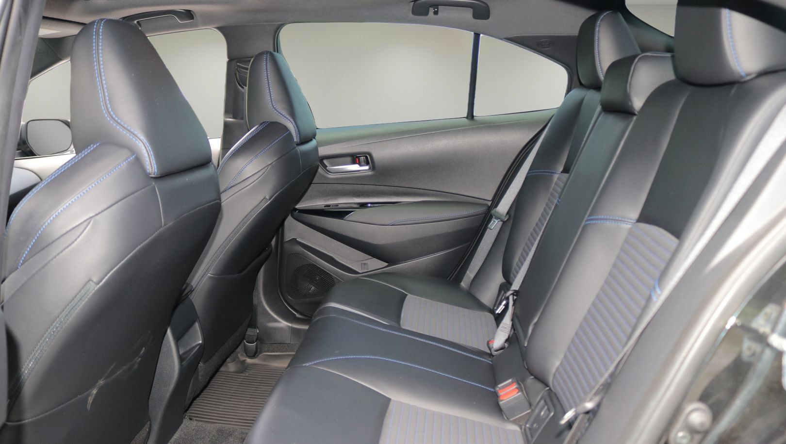 Used 2020 Toyota Corolla XSE FWD image 12