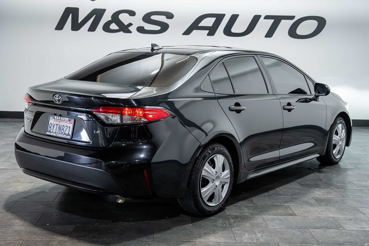Used 2022 Toyota Corolla LE FWD image 4