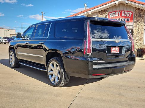 Used 2019 Cadillac Escalade ESV Luxury image 2