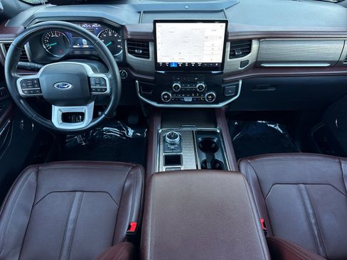 Used 2023 Ford Expedition Limited image 16