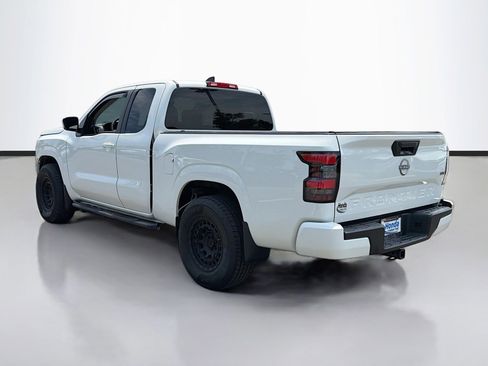 Used 2024 Nissan Frontier SV RWD image 7