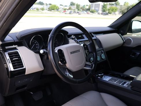 Used 2019 Land Rover Discovery SE AWD/4WD image 19