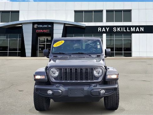 Used 2024 Jeep Gladiator Sport image 2