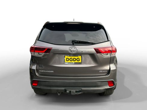 Used 2019 Toyota Highlander SE image 4