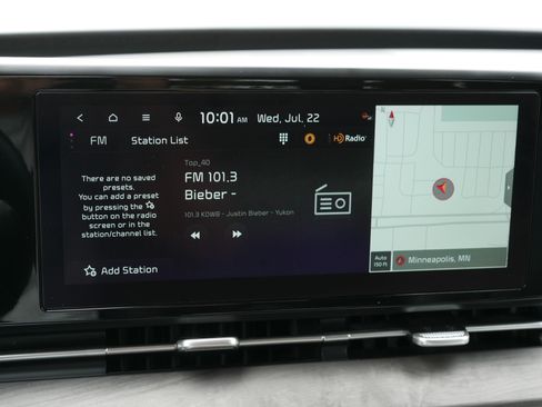 Used 2024 Kia Carnival EX FWD image 22