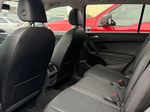 Used 2018 Volkswagen Tiguan SE w/ Panoramic Sunroof Package AWD/4WD image 8