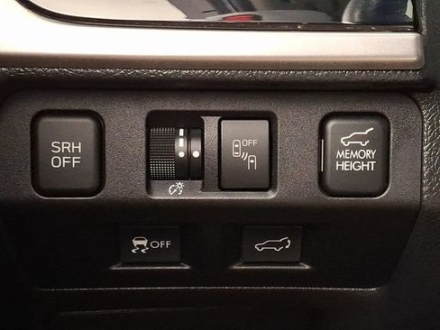 Used 2017 Subaru Forester 2.5i Touring AWD/4WD image 25