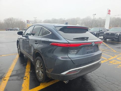 Used 2024 Toyota Venza Limited image 6