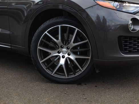 Used 2017 Maserati Levante S image 4