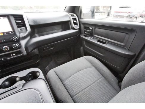 Used 2024 RAM 2500 Tradesman w/ Chrome Appearance Group image 13