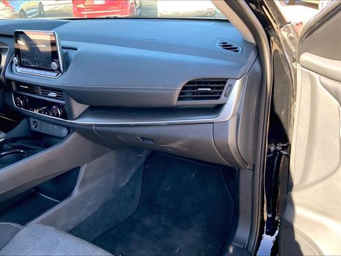 Used 2026 Nissan Rogue SV image 16