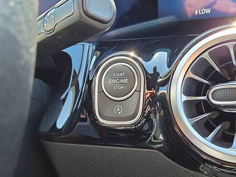 Used 2025 Mercedes-Benz GLA 250 4MATIC image 30