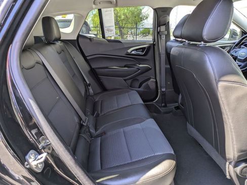Used 2025 Chevrolet Trax LT w/ LT Convenience Package FWD image 31