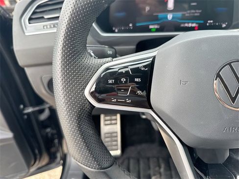 Used 2024 Volkswagen Tiguan SE R-Line w/ MDO Package, Three-Row image 31