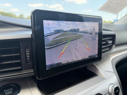 Used 2023 Ford Explorer XLT RWD image 17