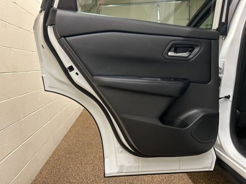 Used 2024 Nissan Rogue SV image 14