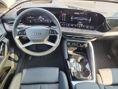 Used 2025 Audi Q5 Premium Plus w/ Premium Plus AWD/4WD image 4
