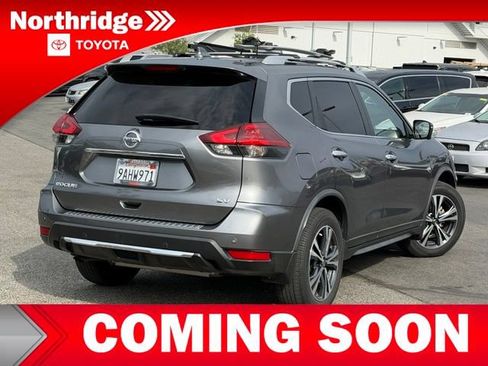 Used 2019 Nissan Rogue SV w/ Premium Package FWD image 4