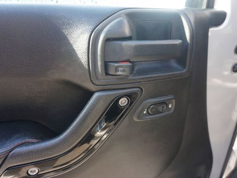 Used 2012 Jeep Wrangler Unlimited Sahara AWD/4WD image 3