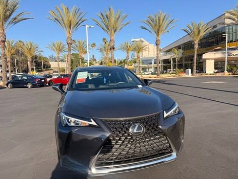 Used 2022 Lexus UX 200 w/ Accessory Package (Z1) FWD image 3