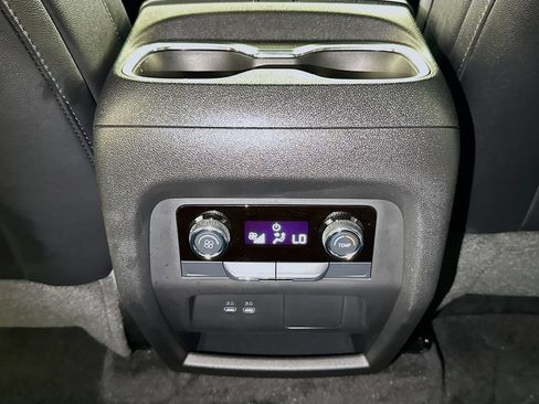 Certified 2025 Chevrolet Traverse LT FWD image 23