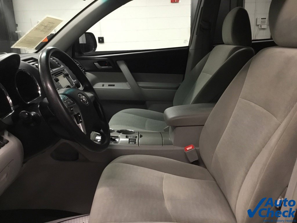 Used 2013 Toyota Highlander Plus AWD/4WD image 23