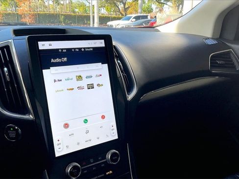 Used 2024 Ford Edge Titanium image 10