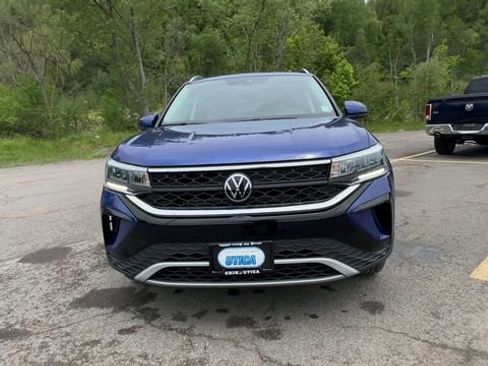 Used 2023 Volkswagen Taos SE AWD/4WD image 3