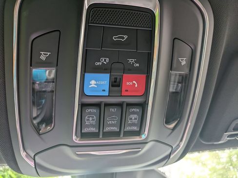 Used 2025 Jeep Grand Cherokee L Summit AWD/4WD image 16